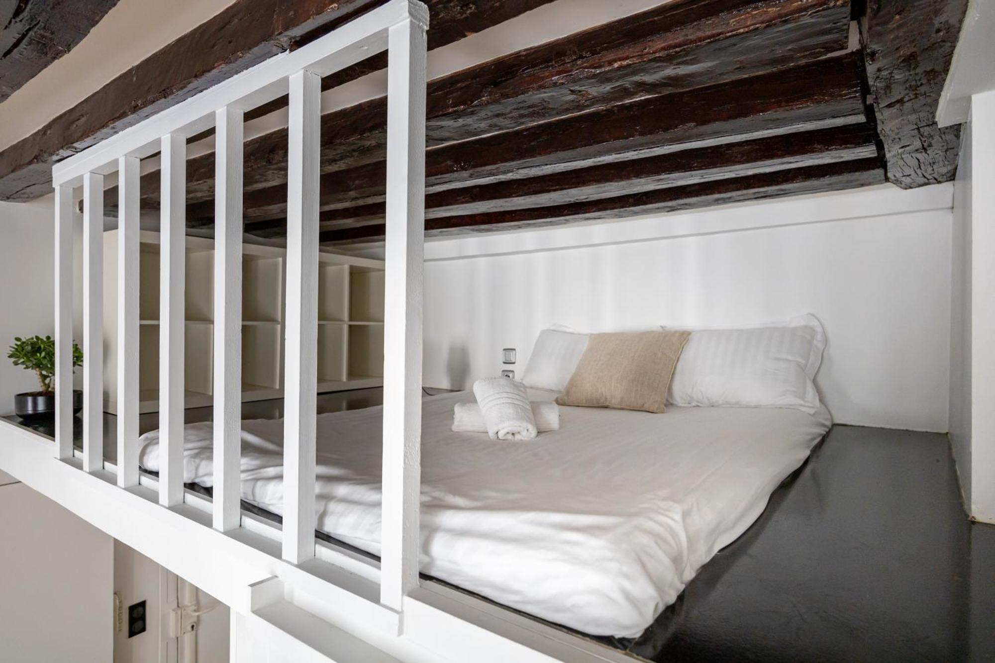 Appartement Charming Flat, Center Of Parijs